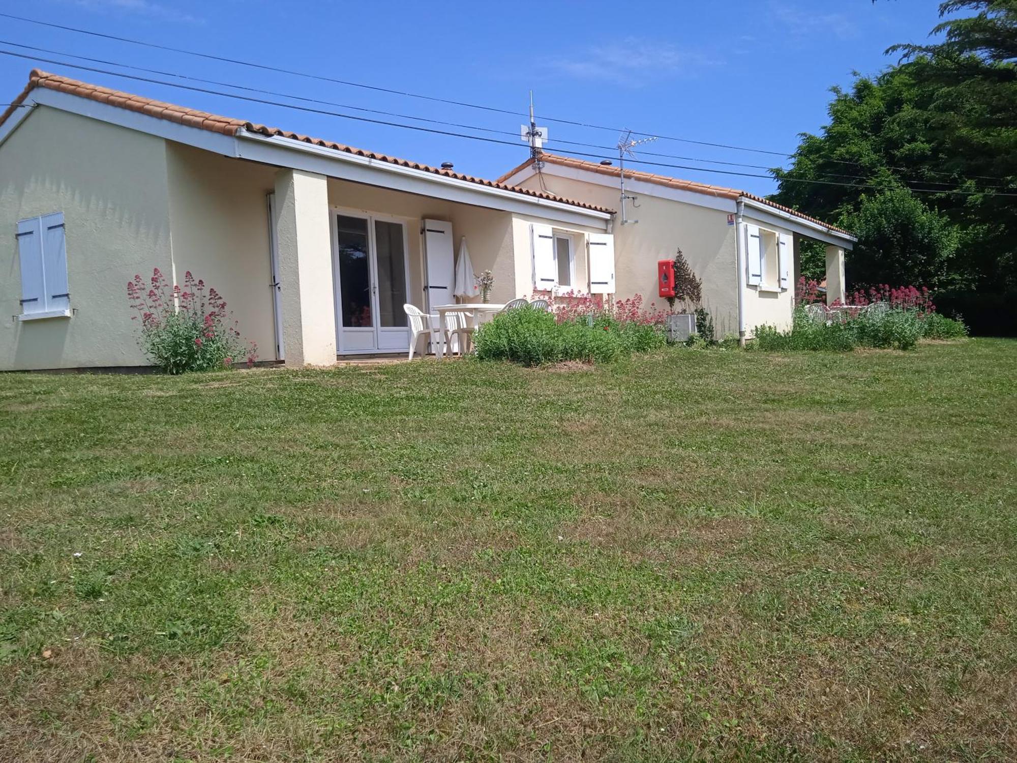 Olydea Le Lambon - Prailles-La-Couarde Hotel Exterior photo
